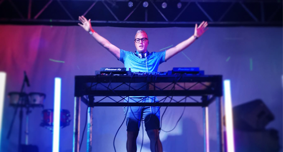 DJ ross mac – festival DJ – Ibiza theme